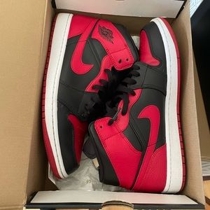 Jordan 1 mid banned